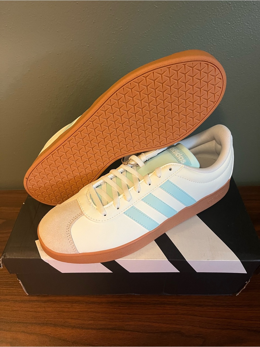 Adidas VL Court Base White Light Blue Gum Sneakers Women’s 9.5 NIB